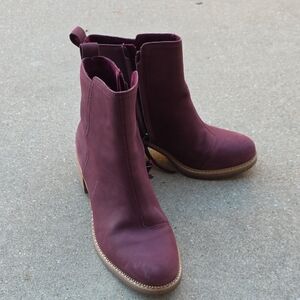 Tom's Evelyn Booties Size 8